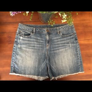 Jennifer Lopez Mom Jean Style Denim Shorts